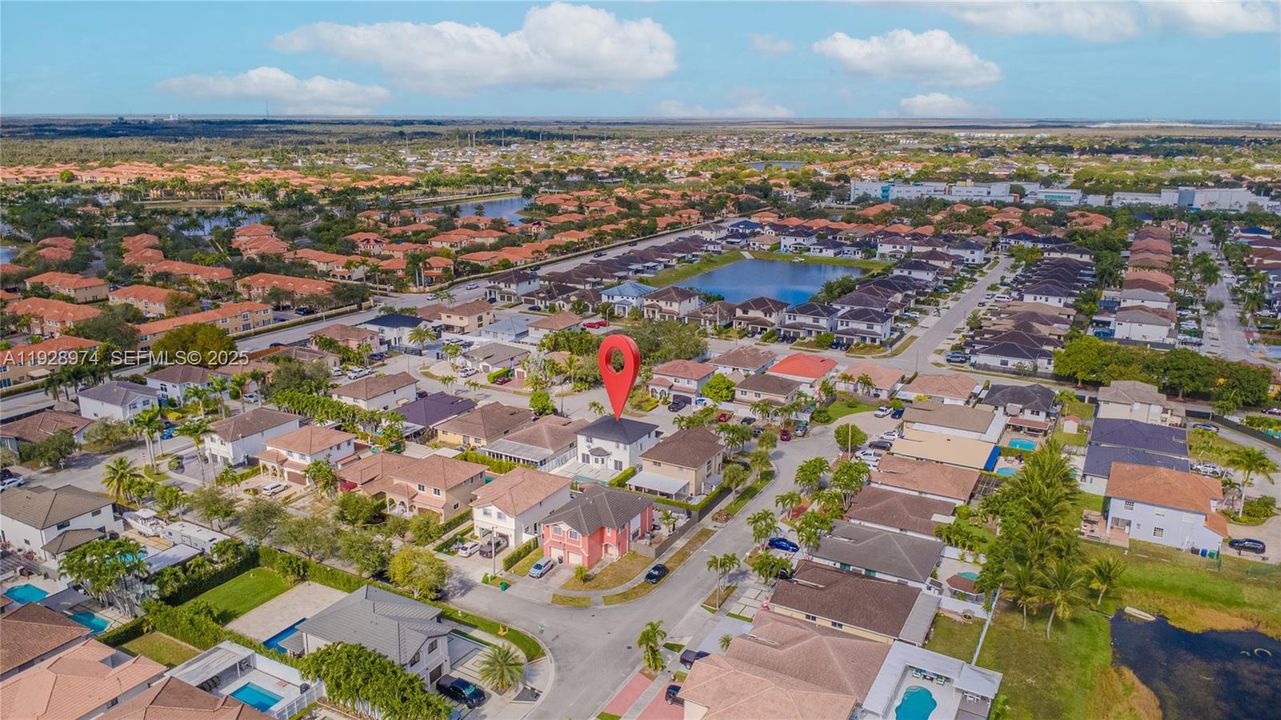 待售: $950,000 (5 贝兹, 3 浴室, 2055 平方英尺)