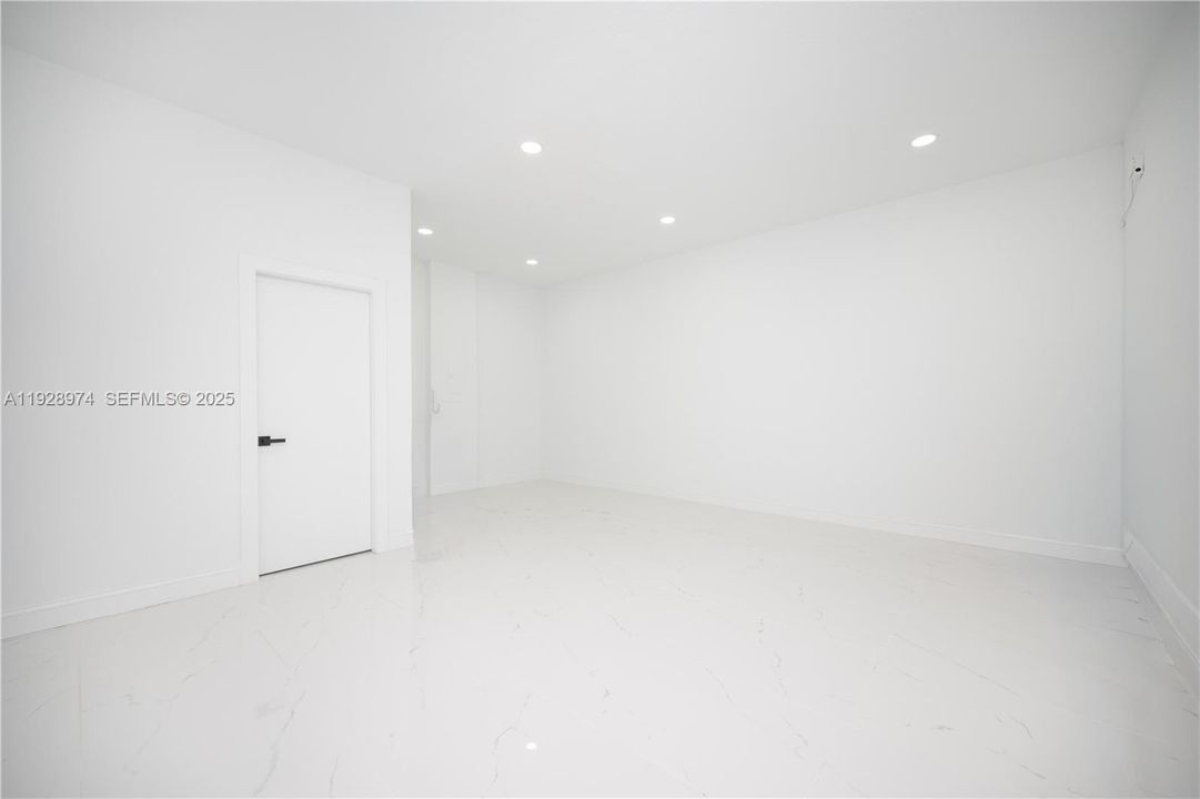 待售: $950,000 (5 贝兹, 3 浴室, 2055 平方英尺)