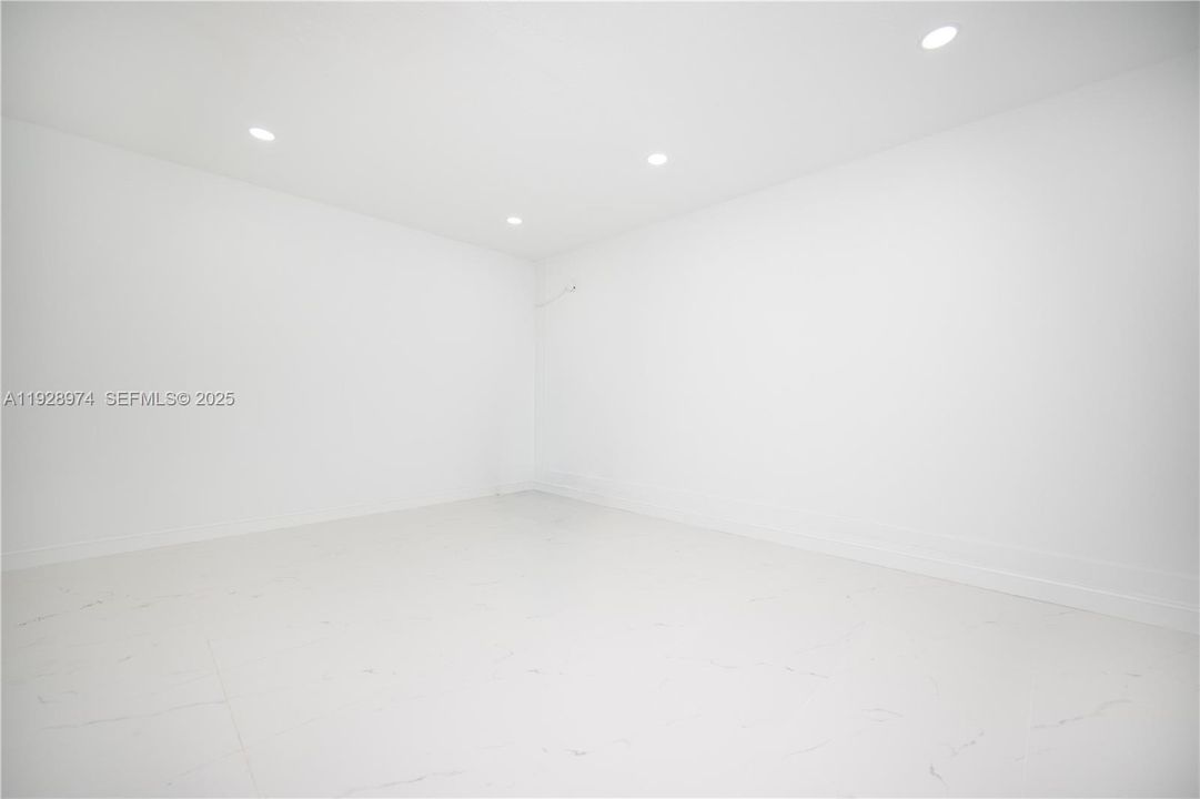 待售: $950,000 (5 贝兹, 3 浴室, 2055 平方英尺)