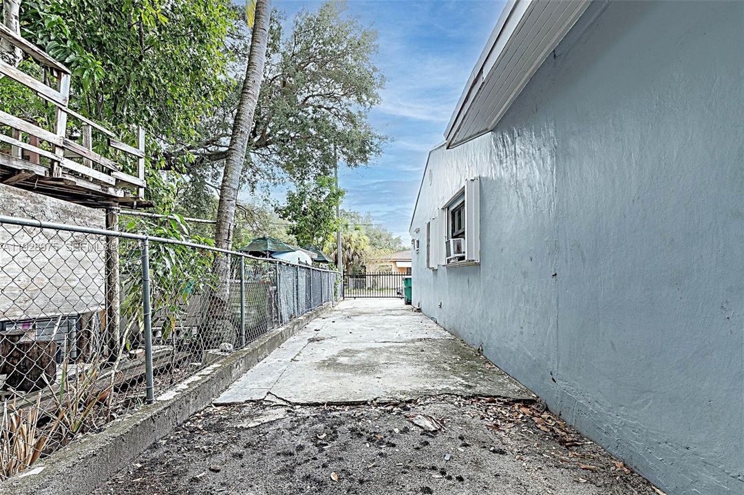 For Rent: $2,695 (3 beds, 3 baths, 1511 Square Feet)