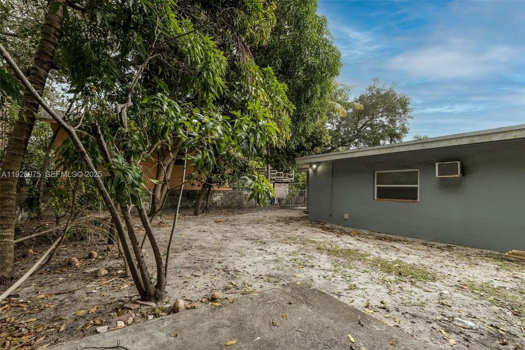 For Rent: $2,695 (3 beds, 3 baths, 1511 Square Feet)