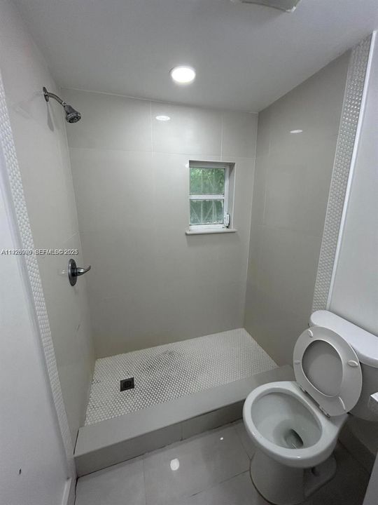 В аренду: $2,500 (3 спален, 1 ванн, 2468 Квадратных фут)