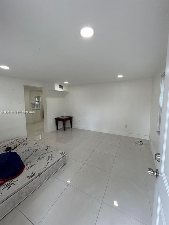 В аренду: $2,500 (3 спален, 1 ванн, 2468 Квадратных фут)