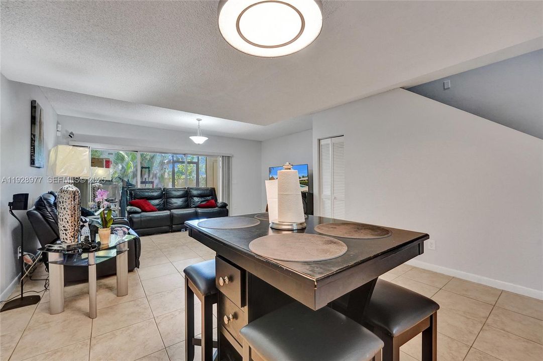 En Venta: $390,000 (3 camas, 2 baños, 1512 Pies cuadrados)