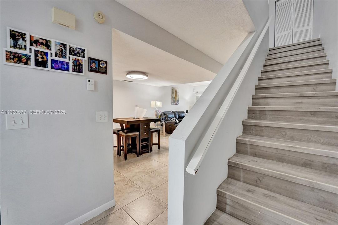 En Venta: $390,000 (3 camas, 2 baños, 1512 Pies cuadrados)