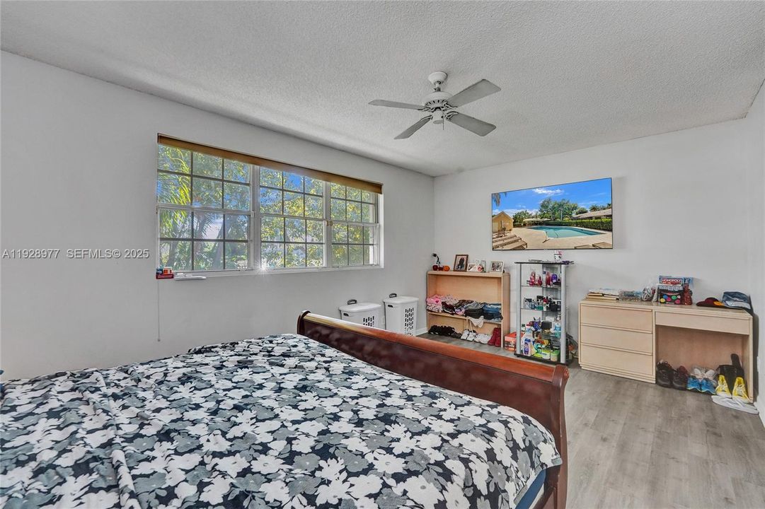 En Venta: $390,000 (3 camas, 2 baños, 1512 Pies cuadrados)