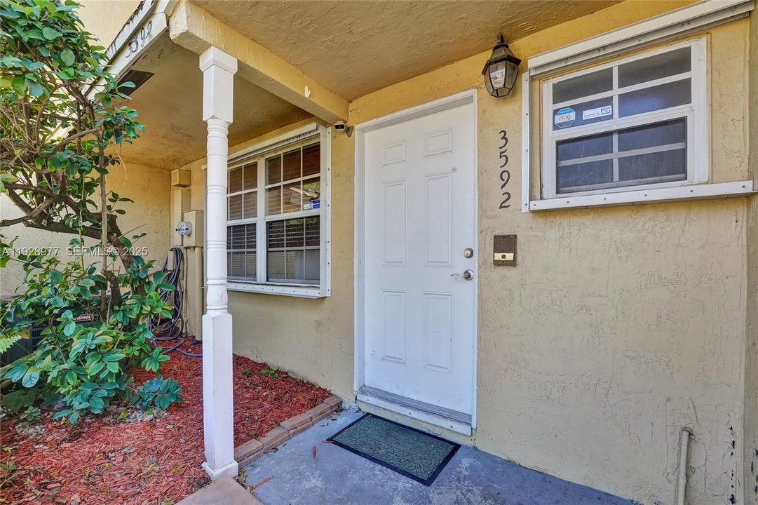 En Venta: $390,000 (3 camas, 2 baños, 1512 Pies cuadrados)