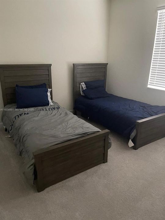 待售: $550,000 (3 贝兹, 2 浴室, 1649 平方英尺)