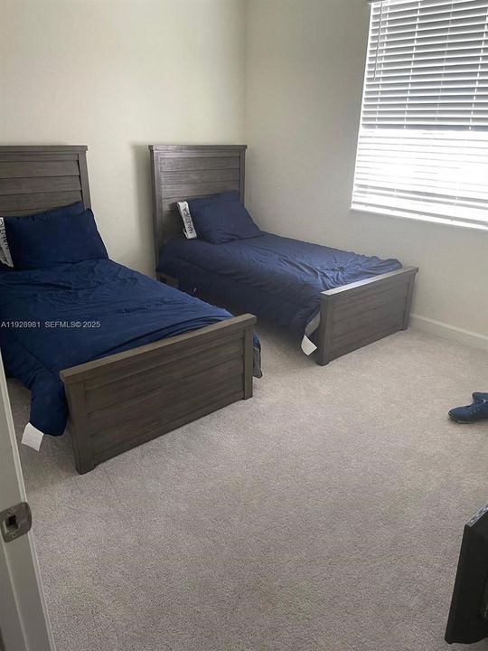 待售: $550,000 (3 贝兹, 2 浴室, 1649 平方英尺)