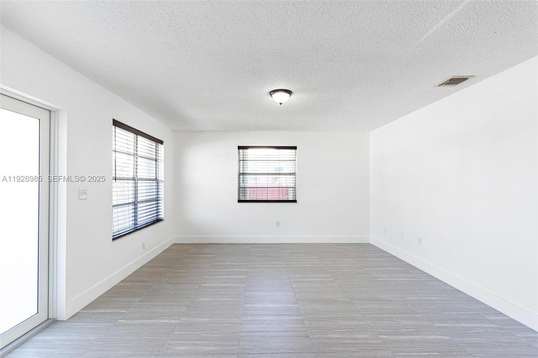 В аренду: $3,500 (3 спален, 2 ванн, 1500 Квадратных фут)