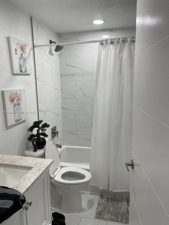 出租: $2,200 (2 贝兹, 2 浴室, 986 平方英尺)