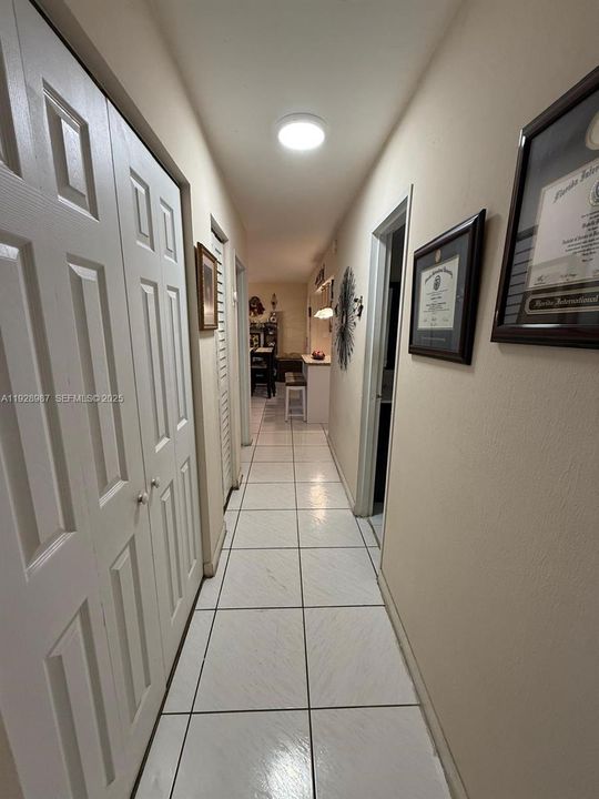 For Rent: $2,400 (2 beds, 2 baths, 1060 Square Feet)