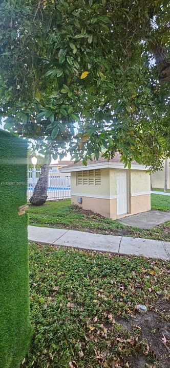 For Rent: $2,400 (2 beds, 2 baths, 1060 Square Feet)