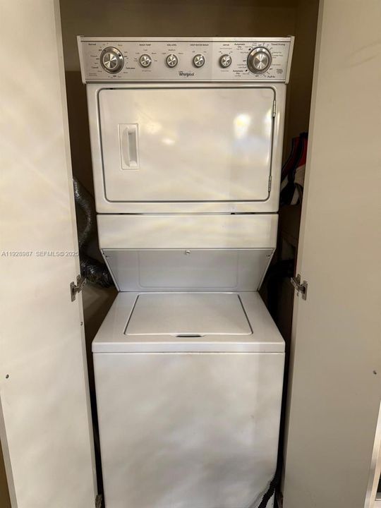 For Rent: $2,400 (2 beds, 2 baths, 1060 Square Feet)