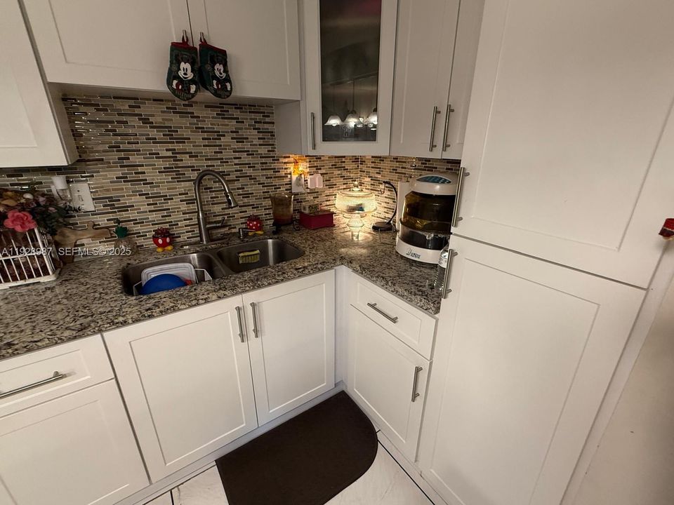 For Rent: $2,400 (2 beds, 2 baths, 1060 Square Feet)