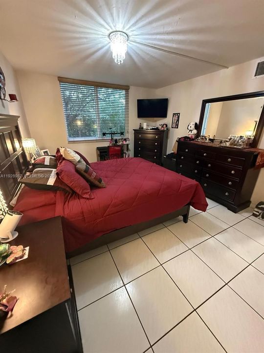 For Rent: $2,400 (2 beds, 2 baths, 1060 Square Feet)