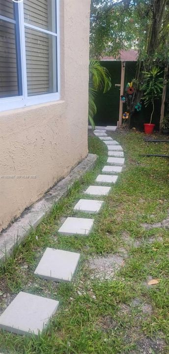 For Rent: $2,400 (2 beds, 2 baths, 1060 Square Feet)