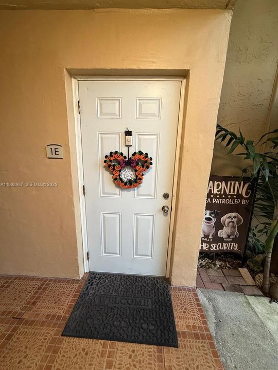 For Rent: $2,400 (2 beds, 2 baths, 1060 Square Feet)