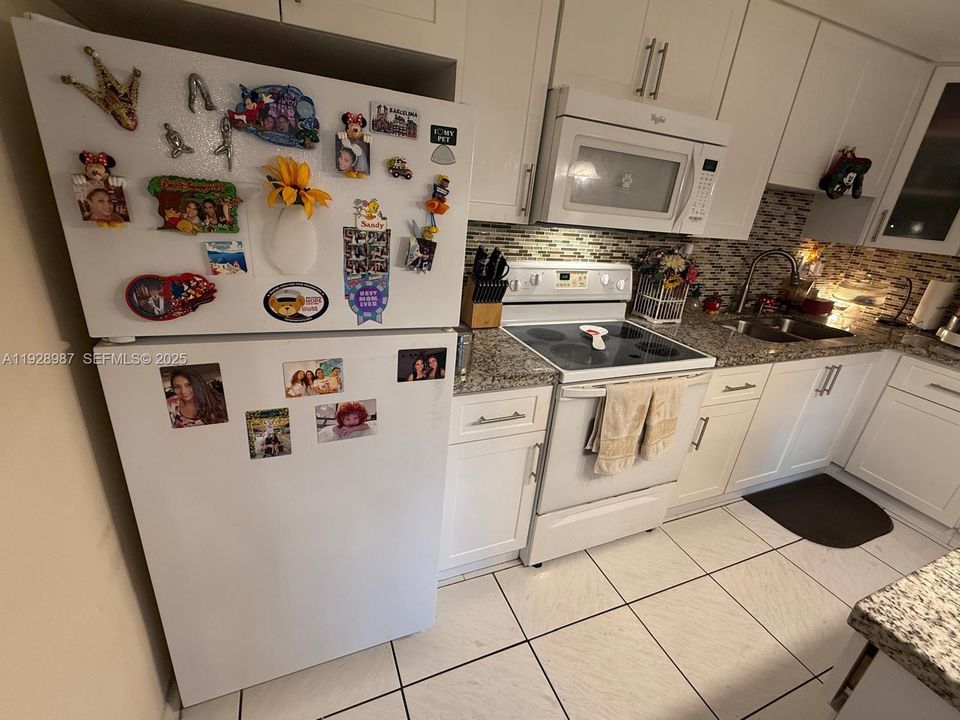 For Rent: $2,400 (2 beds, 2 baths, 1060 Square Feet)