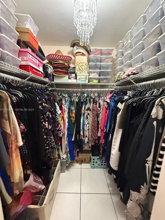 For Rent: $2,400 (2 beds, 2 baths, 1060 Square Feet)