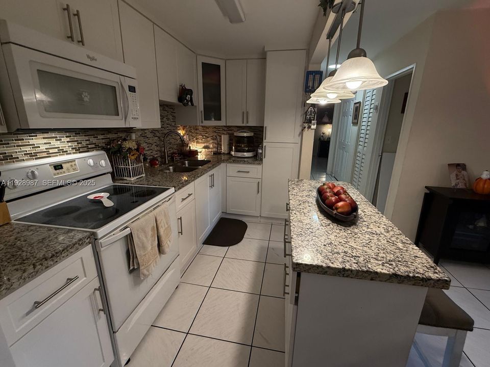 For Rent: $2,400 (2 beds, 2 baths, 1060 Square Feet)