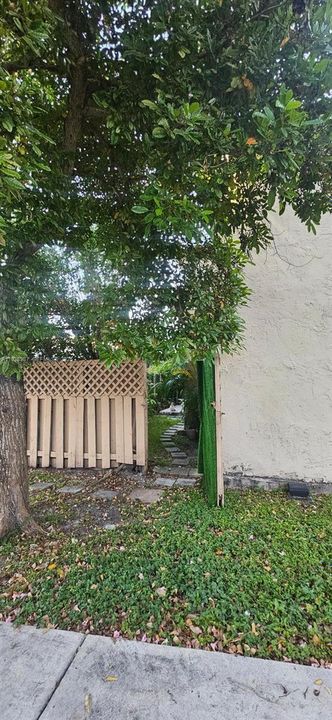 For Rent: $2,400 (2 beds, 2 baths, 1060 Square Feet)