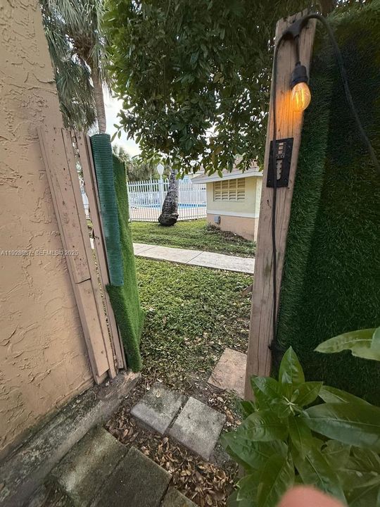 For Rent: $2,400 (2 beds, 2 baths, 1060 Square Feet)