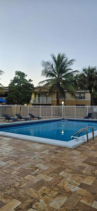 For Rent: $2,400 (2 beds, 2 baths, 1060 Square Feet)