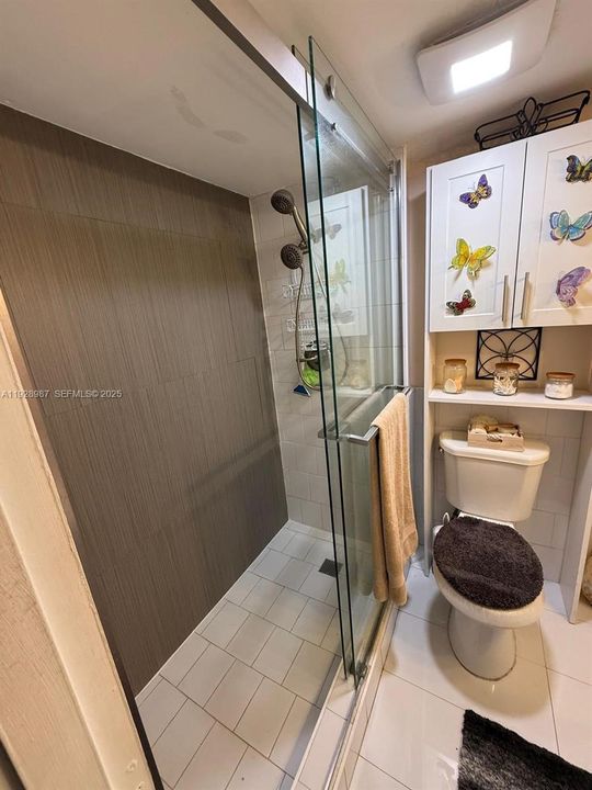 For Rent: $2,400 (2 beds, 2 baths, 1060 Square Feet)