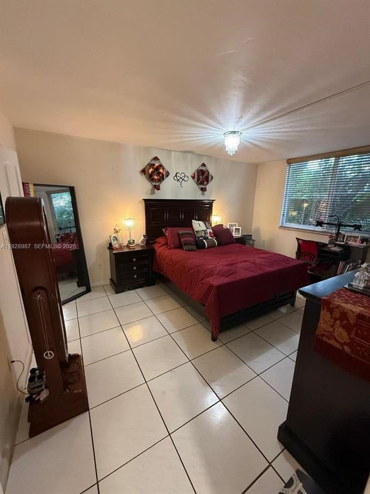 For Rent: $2,400 (2 beds, 2 baths, 1060 Square Feet)