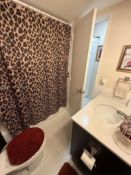 For Rent: $2,400 (2 beds, 2 baths, 1060 Square Feet)