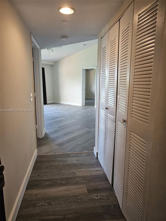 出租: $2,000 (2 贝兹, 2 浴室, 1026 平方英尺)