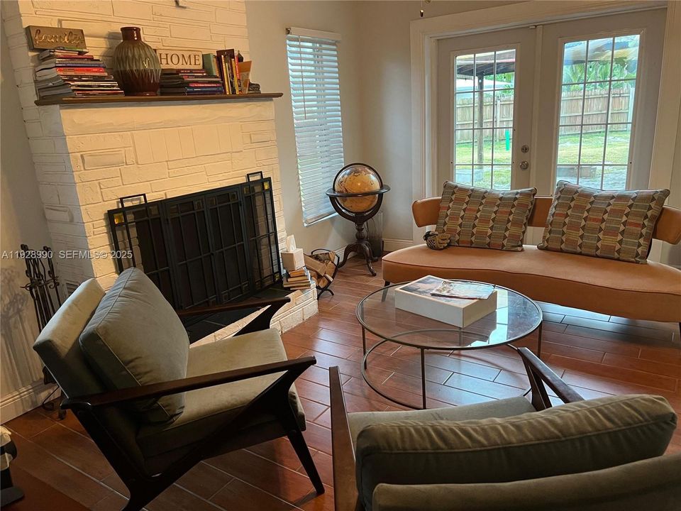 For Rent: $3,600 (3 beds, 2 baths, 1564 Square Feet)