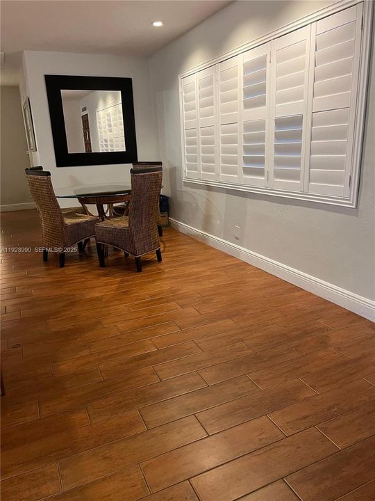 For Rent: $3,600 (3 beds, 2 baths, 1564 Square Feet)