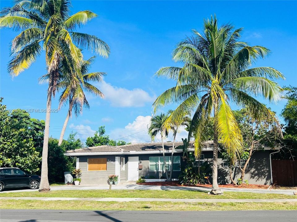 For Rent: $3,600 (3 beds, 2 baths, 1564 Square Feet)