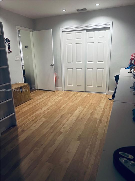 For Rent: $3,600 (3 beds, 2 baths, 1564 Square Feet)