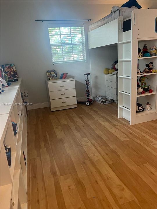 For Rent: $3,600 (3 beds, 2 baths, 1564 Square Feet)