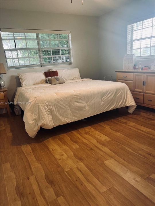 For Rent: $3,600 (3 beds, 2 baths, 1564 Square Feet)