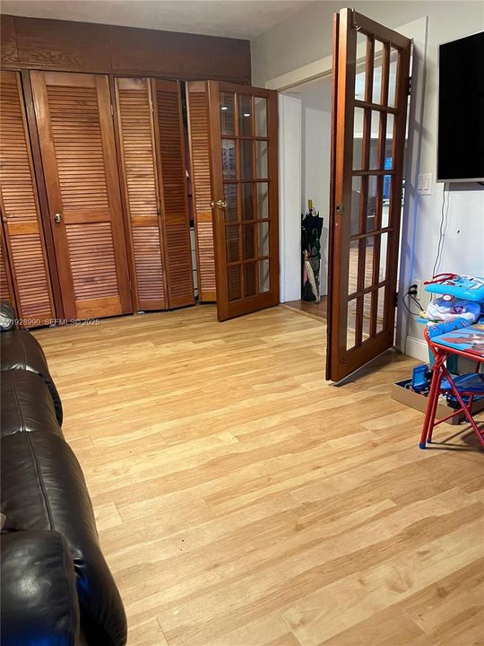 For Rent: $3,600 (3 beds, 2 baths, 1564 Square Feet)