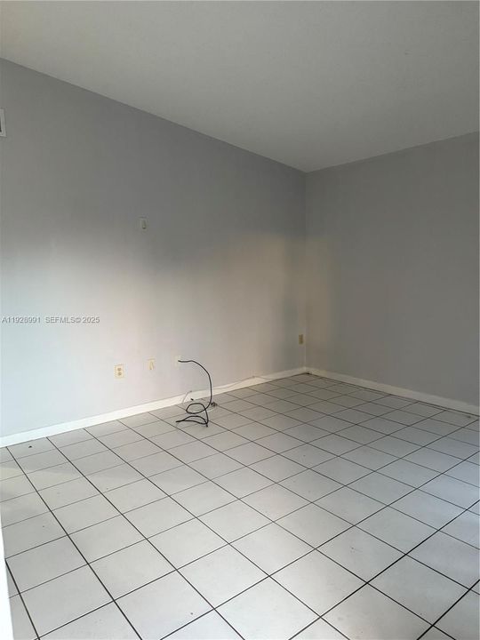 出租: $2,100 (2 贝兹, 2 浴室, 890 平方英尺)