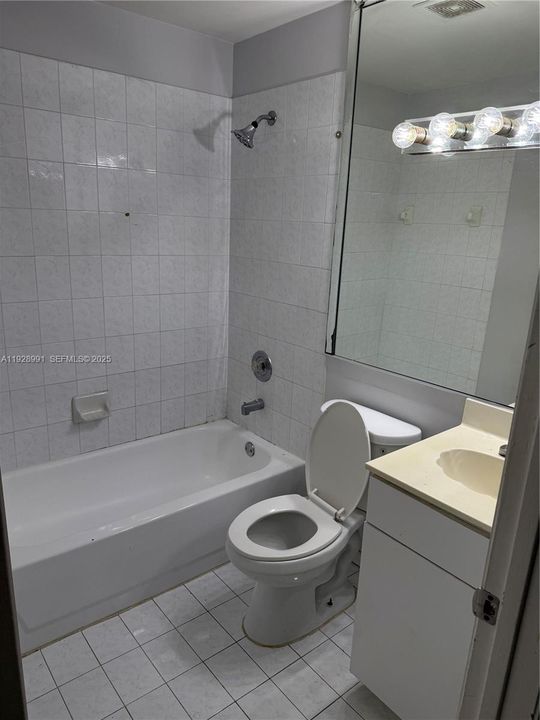 出租: $2,100 (2 贝兹, 2 浴室, 890 平方英尺)