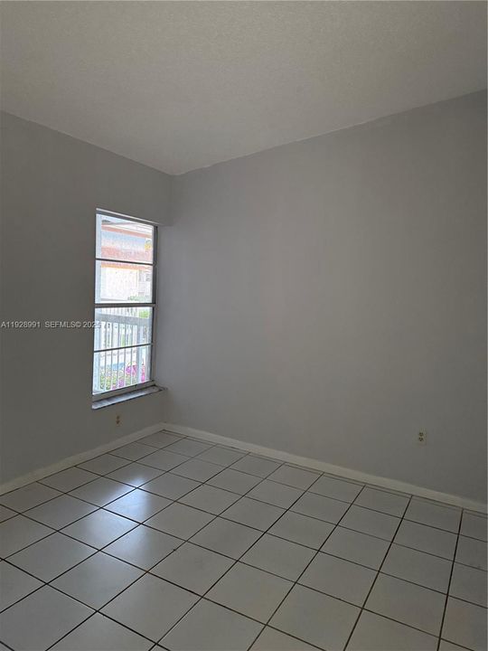 出租: $2,100 (2 贝兹, 2 浴室, 890 平方英尺)