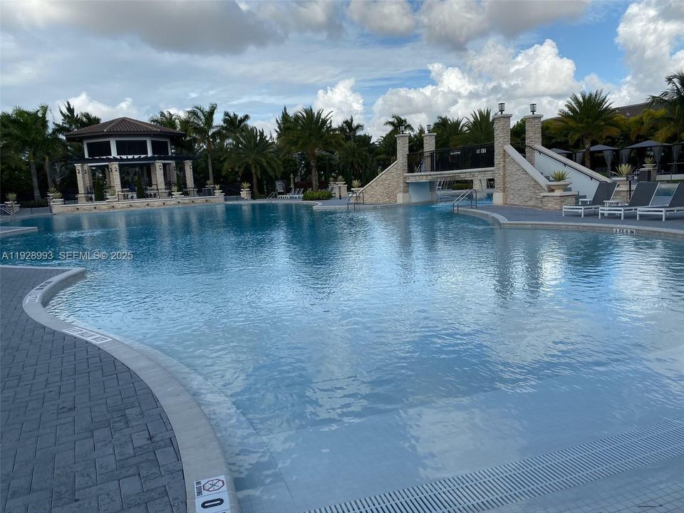 待售: $410,000 (3 贝兹, 2 浴室, 1364 平方英尺)