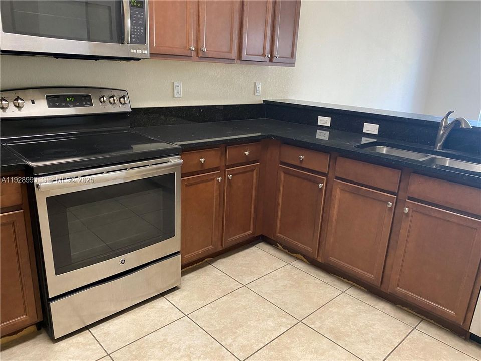 待售: $410,000 (3 贝兹, 2 浴室, 1364 平方英尺)