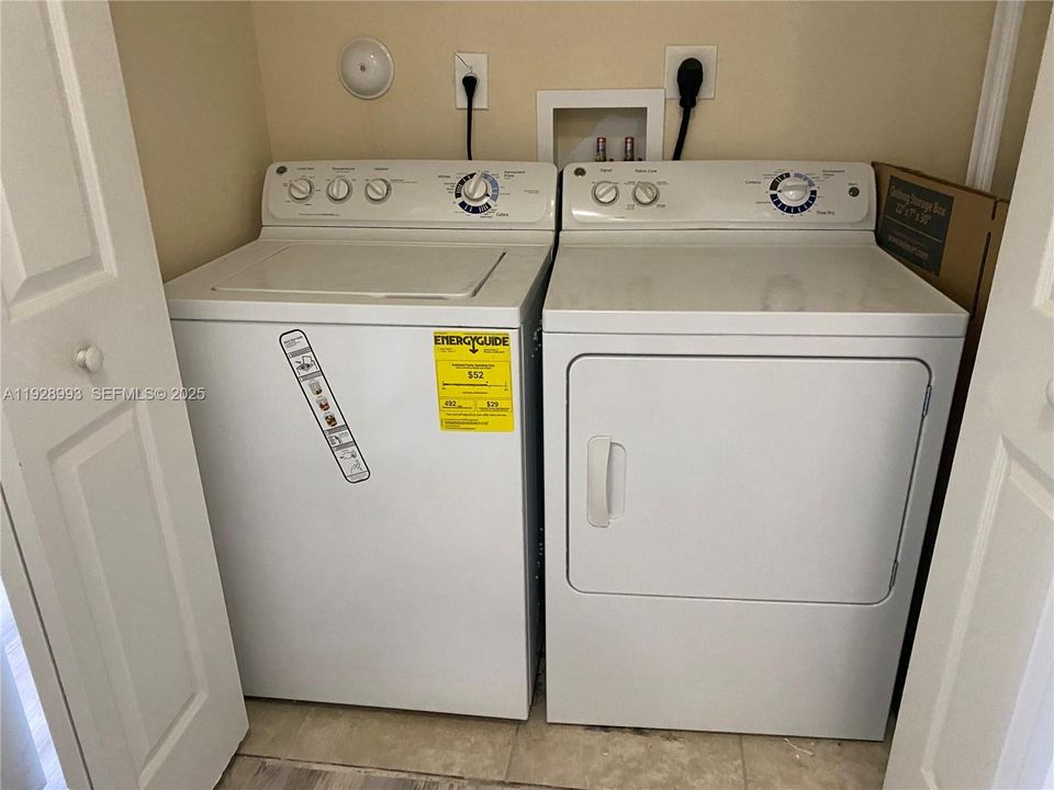 待售: $410,000 (3 贝兹, 2 浴室, 1364 平方英尺)