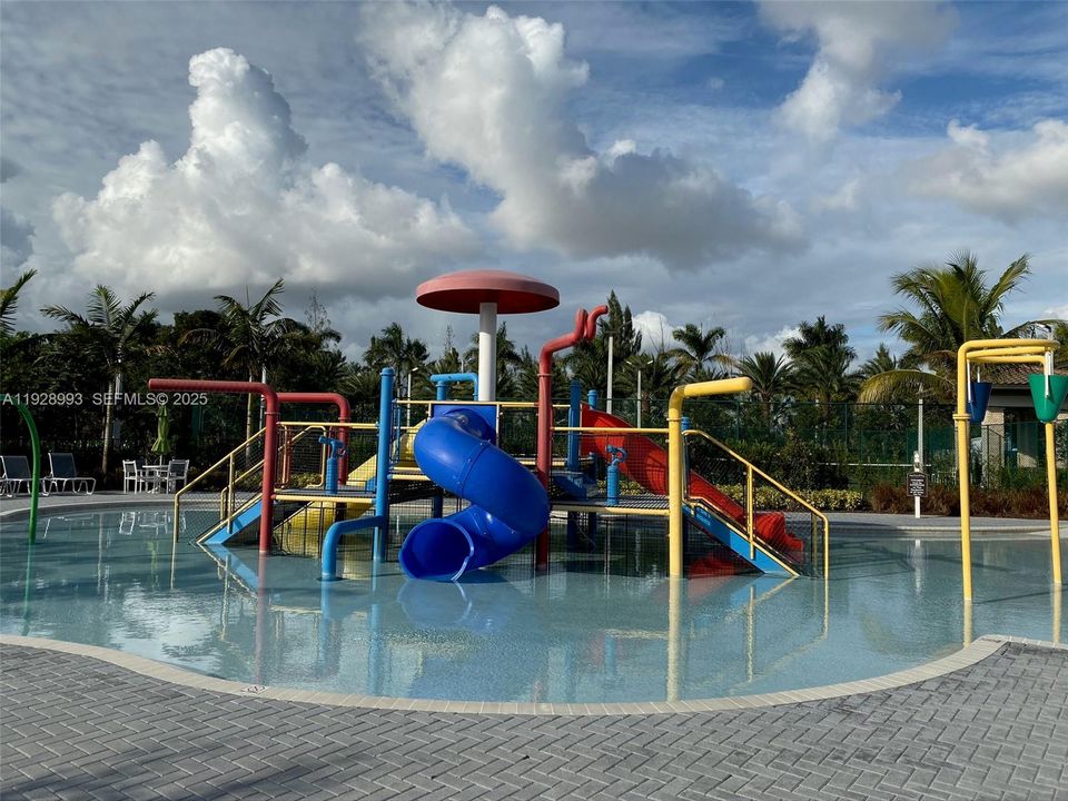 待售: $410,000 (3 贝兹, 2 浴室, 1364 平方英尺)