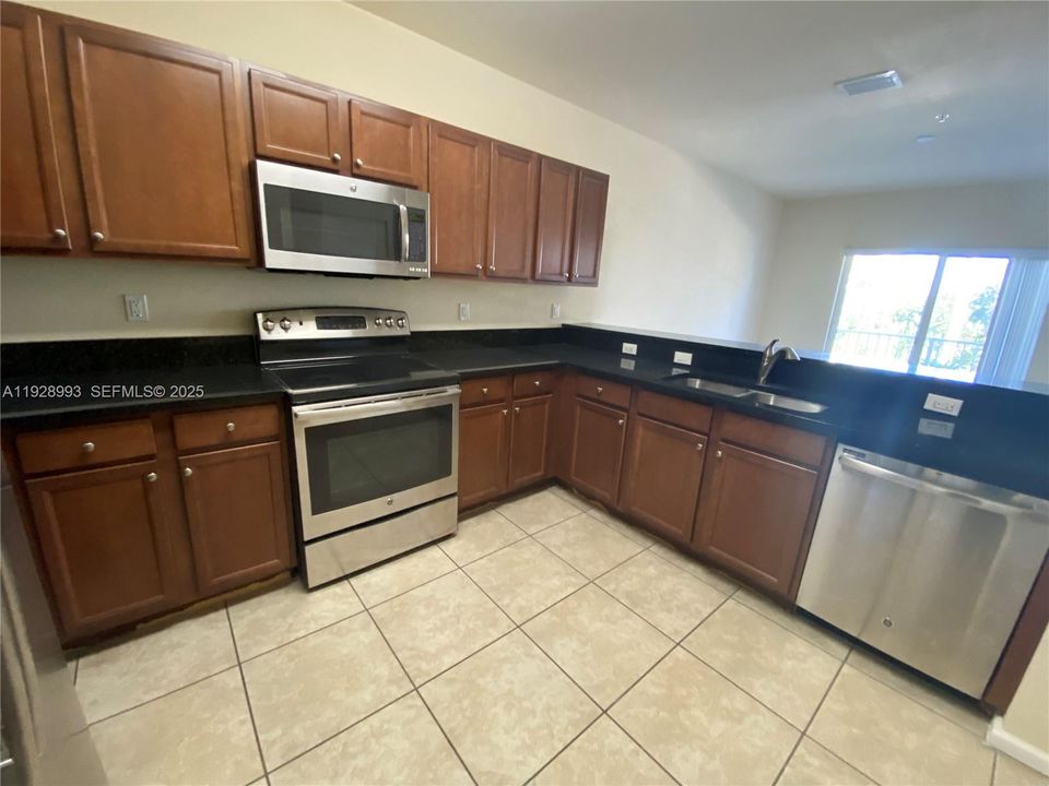 待售: $410,000 (3 贝兹, 2 浴室, 1364 平方英尺)