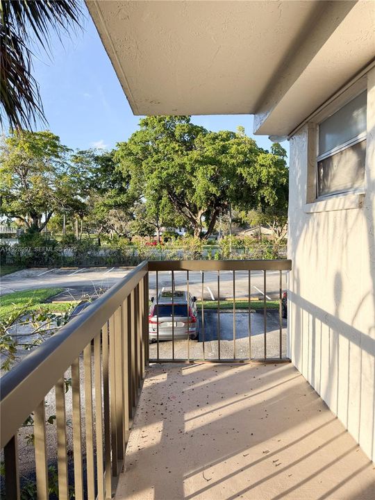 For Rent: $1,850 (2 beds, 2 baths, 900 Square Feet)