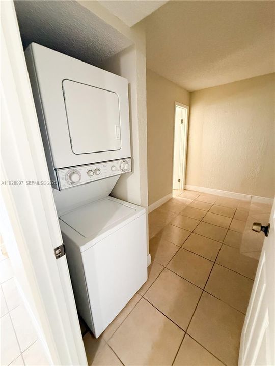 For Rent: $1,850 (2 beds, 2 baths, 900 Square Feet)