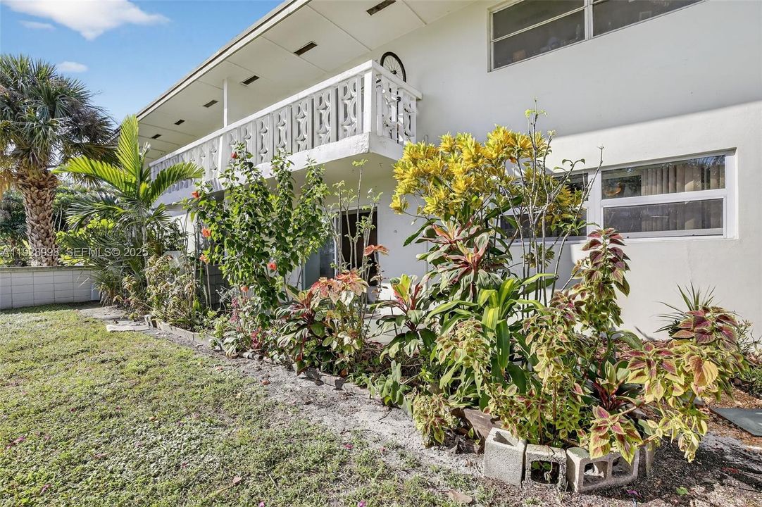 待售: $174,000 (2 贝兹, 2 浴室, 899 平方英尺)